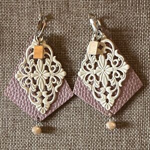 Plunder Cream and Tan Filigree Earrings